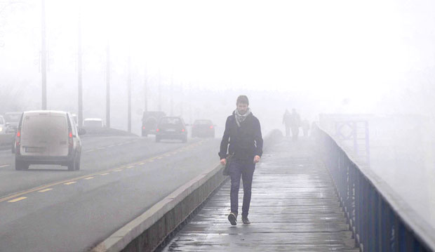 Буђење у магли, ваздух загађен